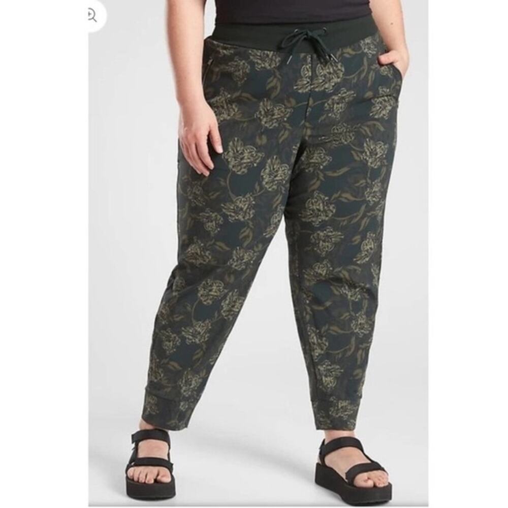 ATHLETA Trekkie North Printed Ripstop Jogger Olive Green Floral Sz 18